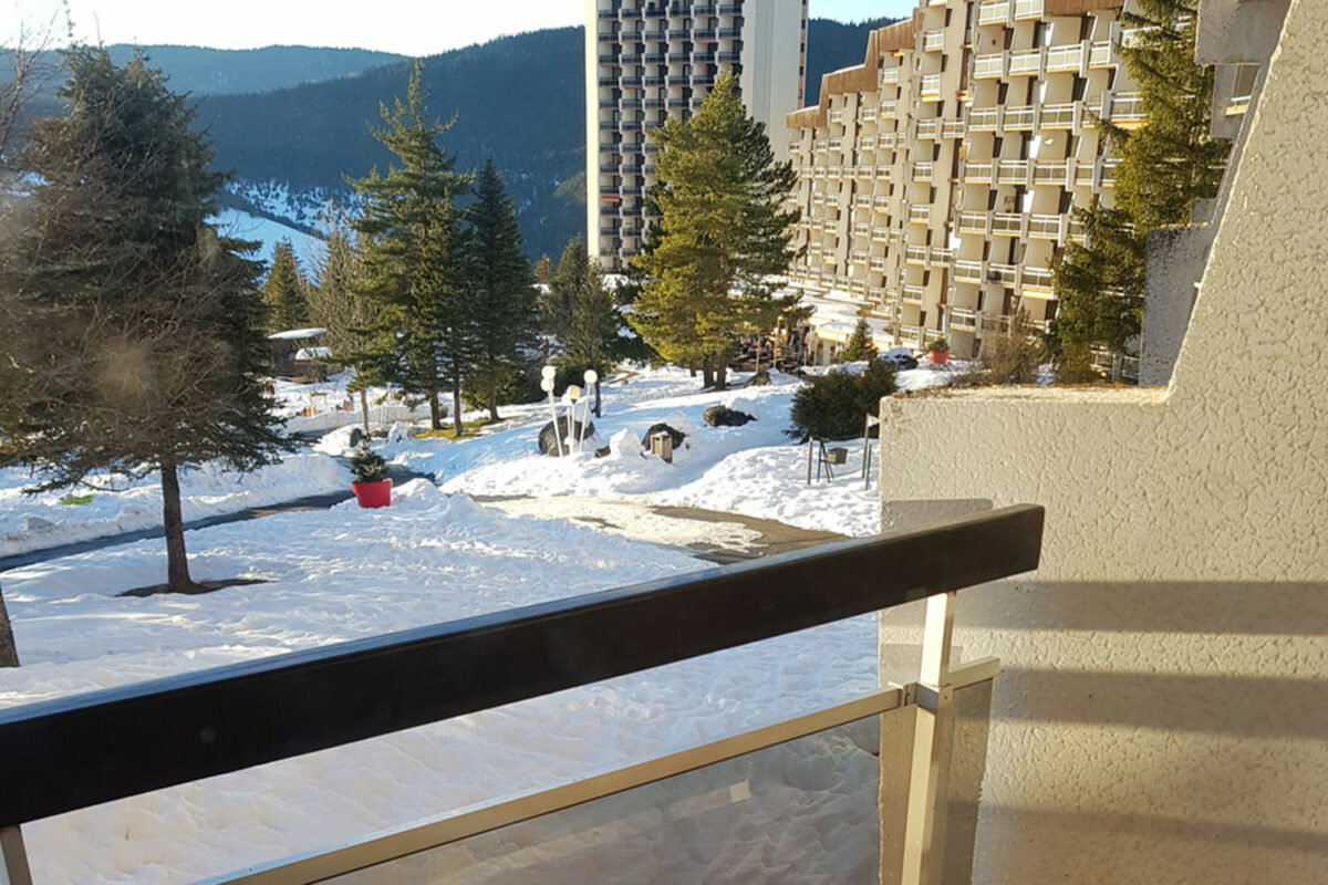 Aménagement intérieur d'un studio de montagne