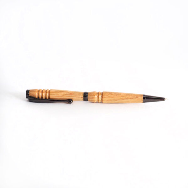 stylo en bois de chêne vue coté