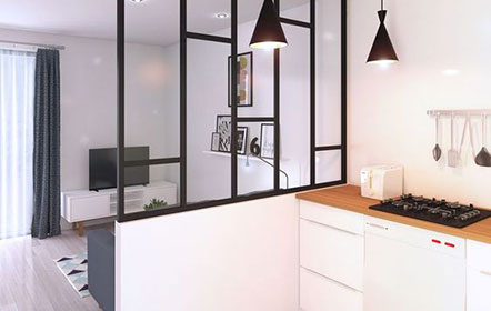 un aménagement intérieur avec verrière pour séparer votre cuisine